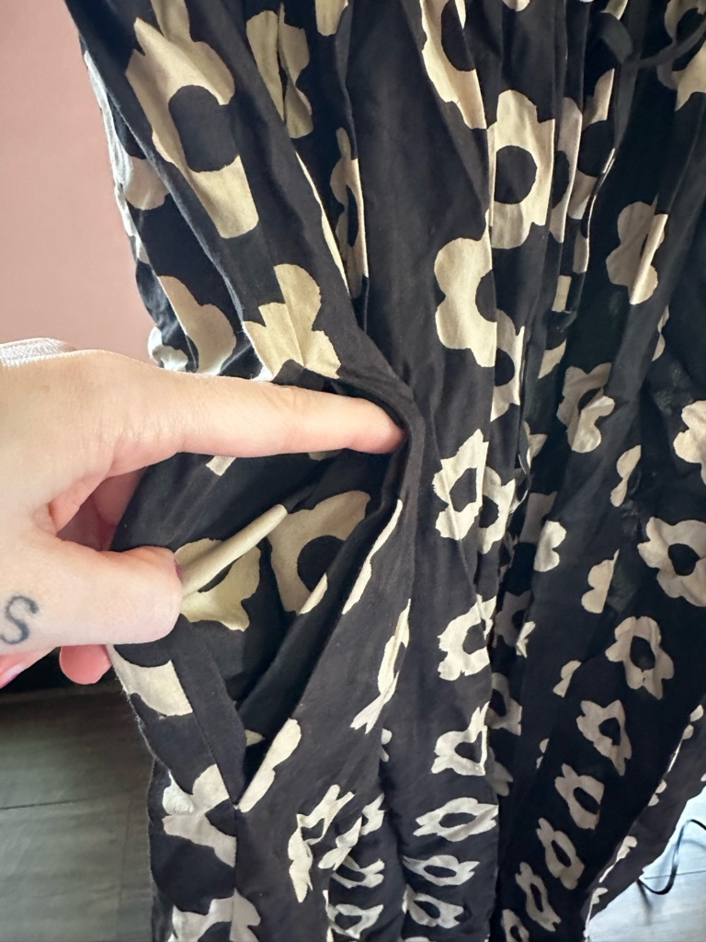 Christy Dawn Black Floral Puff-Sleeve Midi Dress - Picture 3 of 5